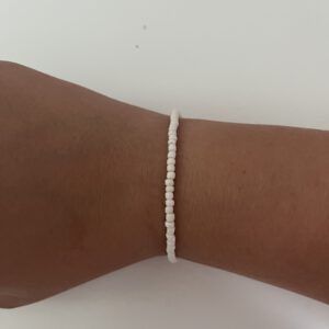 Weißes Armband